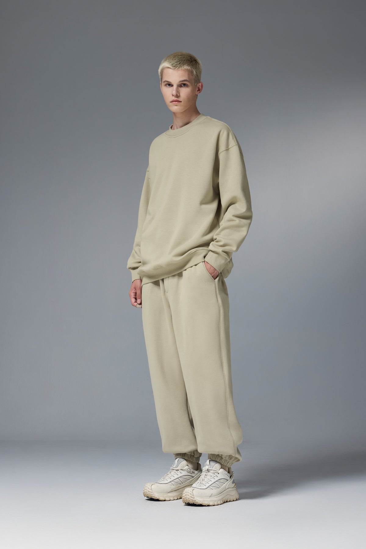 OLA FAN Soft Fleece Crewneck Sweatshirt Light Khaki Male Full-body